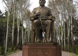 Айнӣ Садриддин Саидмуродзода (1878 - 1954)